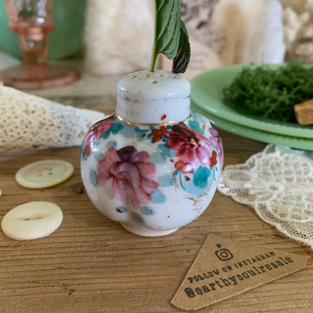 Vintage Porcelain Floral Shaker 🌸 Unique Home Decor / Gift / Antique / Nature - Picture 3 of 9